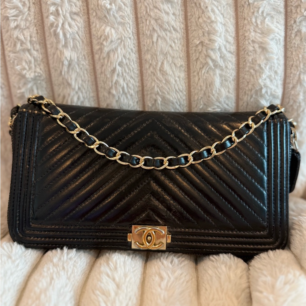 SOLD! CHANEL Black Quilted Chevron Leather Crossbody with Gold Chain
